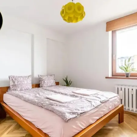 Center-bright And Cozy-tw44 Apartment